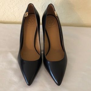 Tory Burch Elizabeth Black leather pump